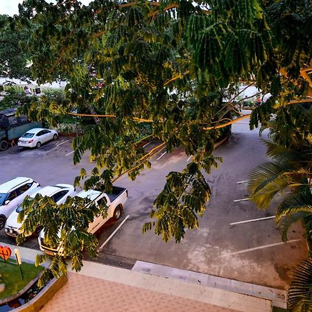 Maya'S Kings Kourt Mysore Bagian luar foto