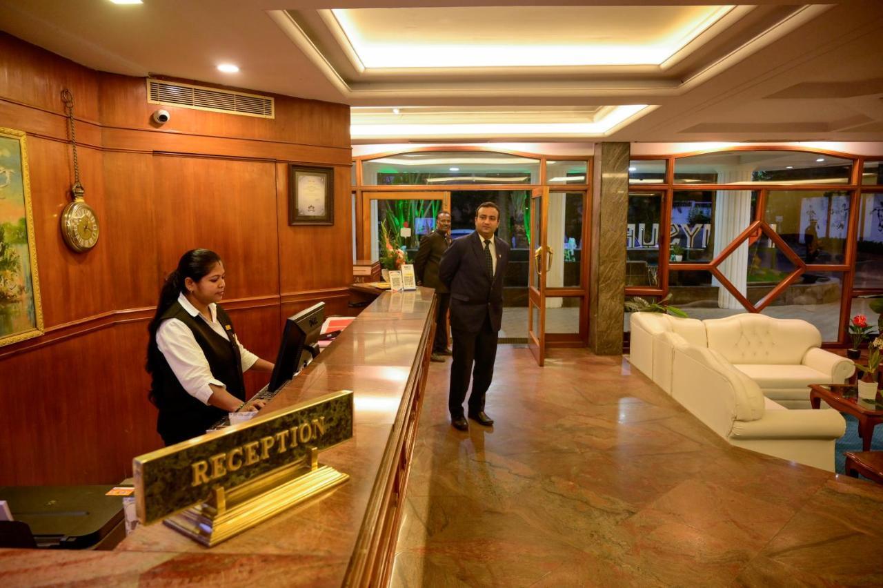 Maya'S Kings Kourt Mysore Bagian luar foto