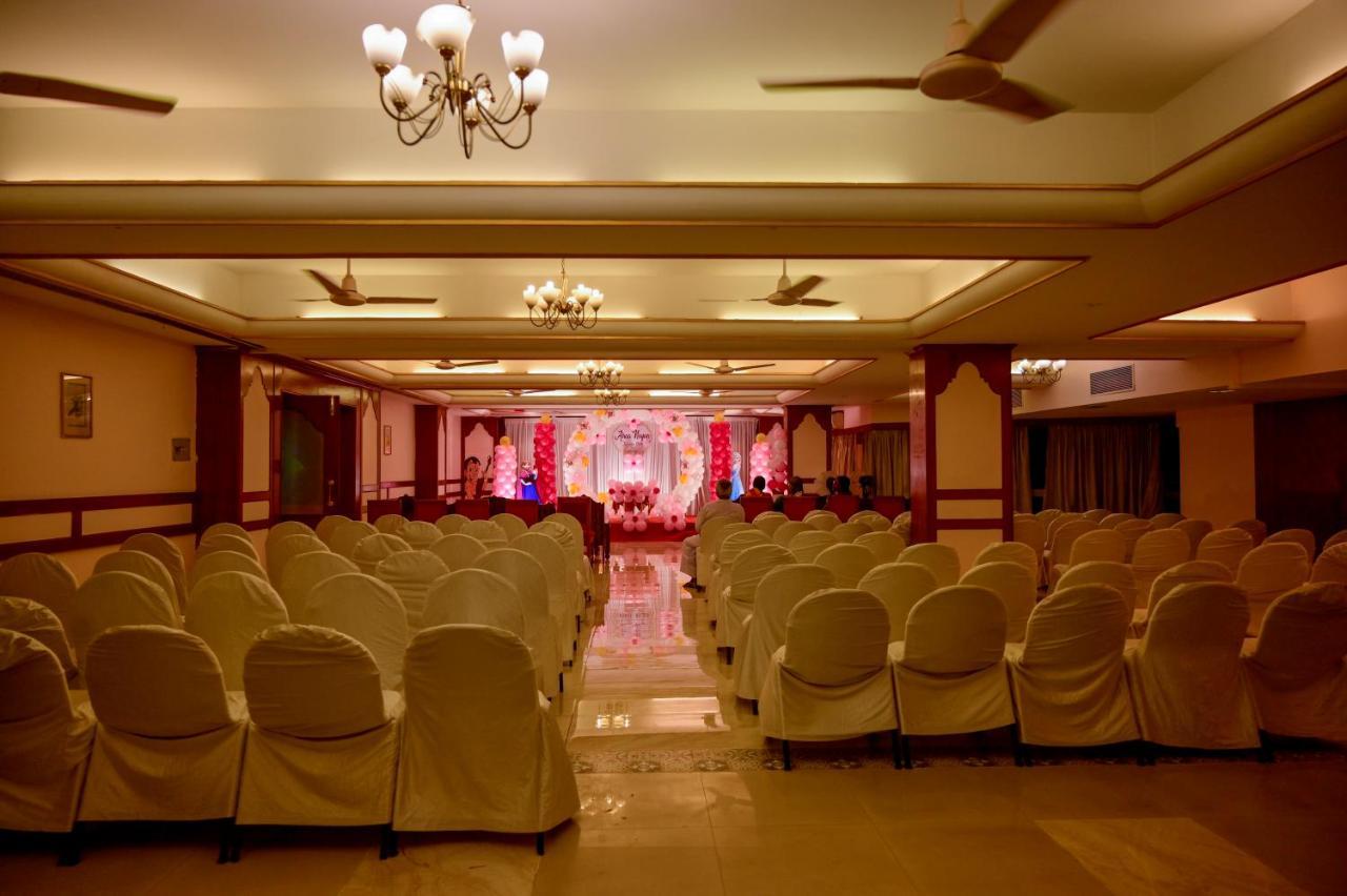 Maya'S Kings Kourt Mysore Bagian luar foto