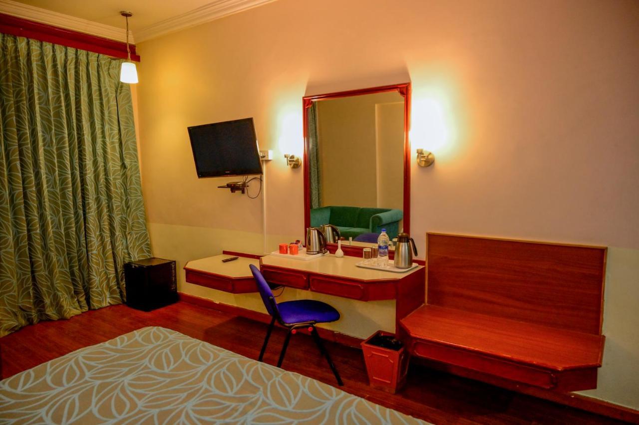 Maya'S Kings Kourt Mysore Bagian luar foto