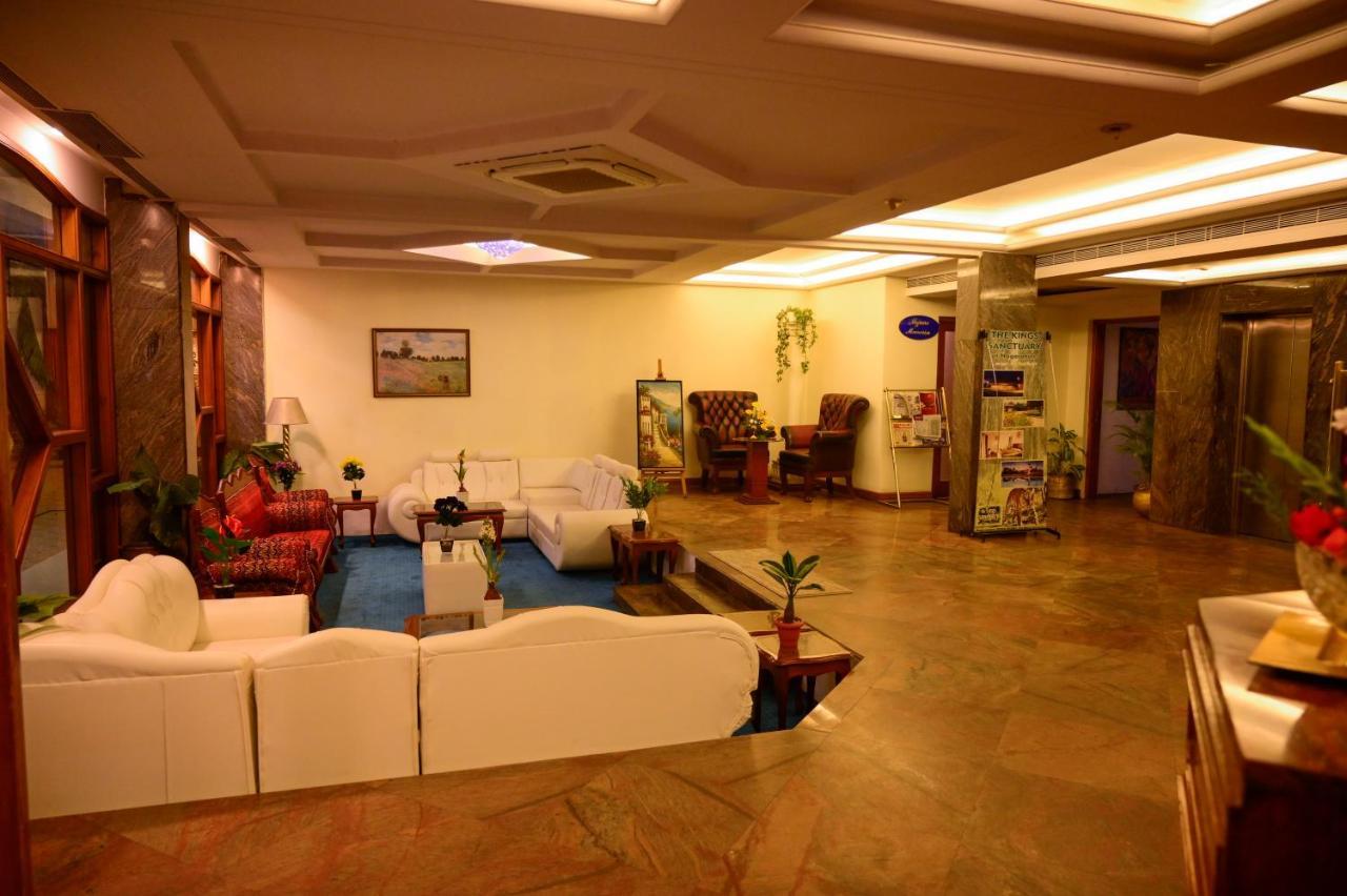 Maya'S Kings Kourt Mysore Bagian luar foto
